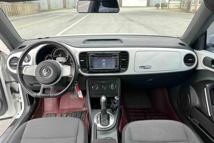 Used Volkswagen Beetle 2015 180TSI model Interior 8