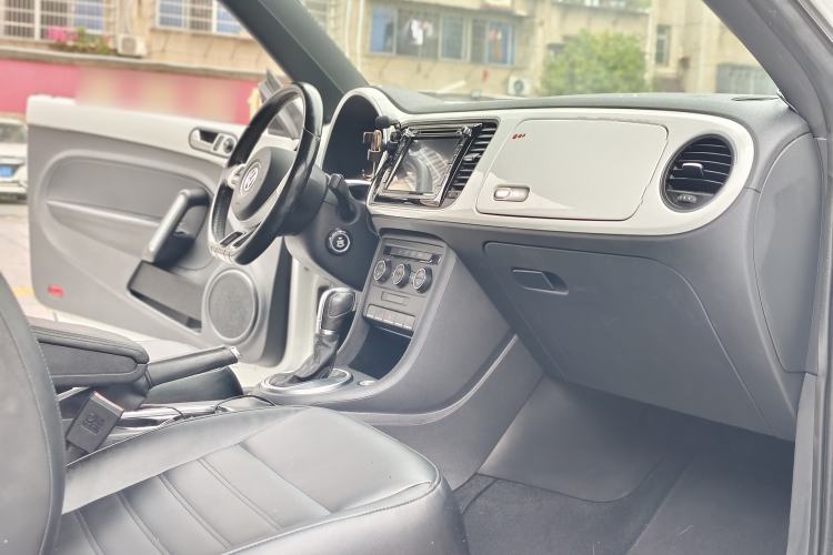 Used Volkswagen Beetle 2015 180TSI model Interior 9