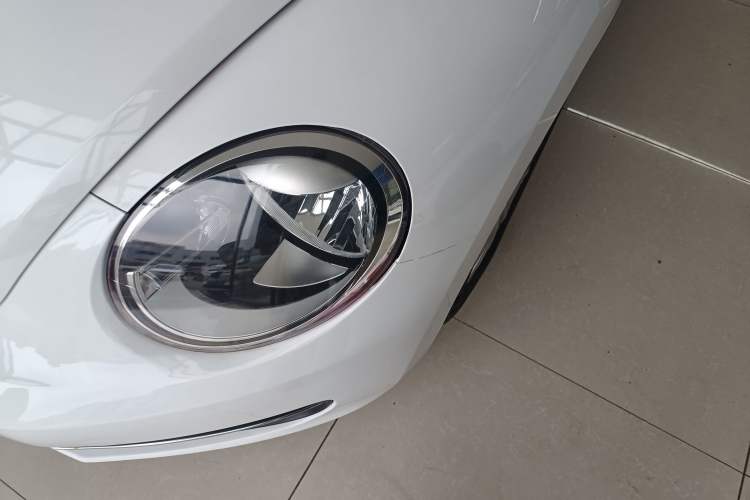 Used Volkswagen Beetle 2015 180TSI model Left Front Headlight