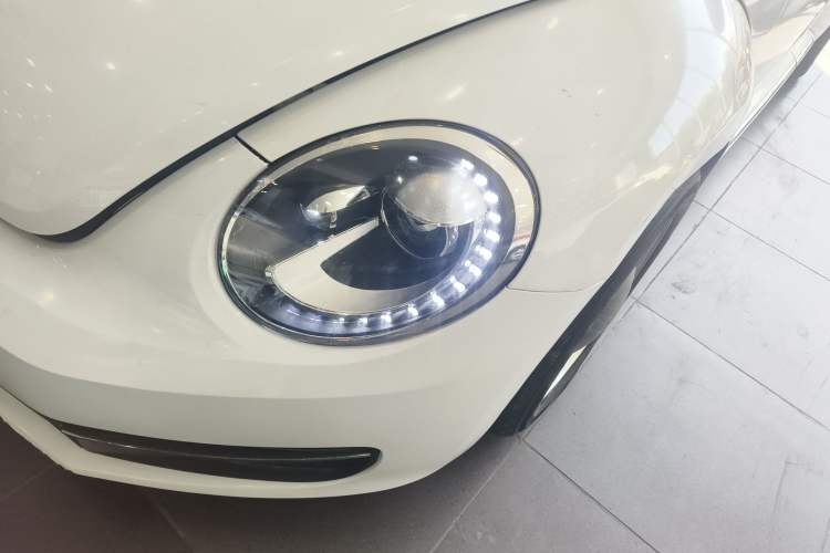 Used Volkswagen Beetle 2015 180TSI model Left Front Headlight