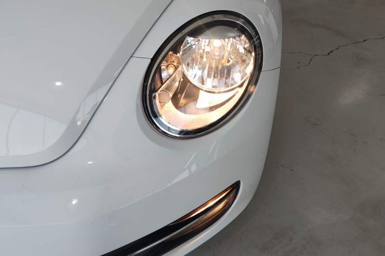 Used Volkswagen Beetle 2015 180TSI model Left Front Headlight