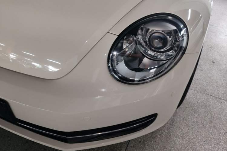Used Volkswagen Beetle 2015 180TSI model Left Front Headlight