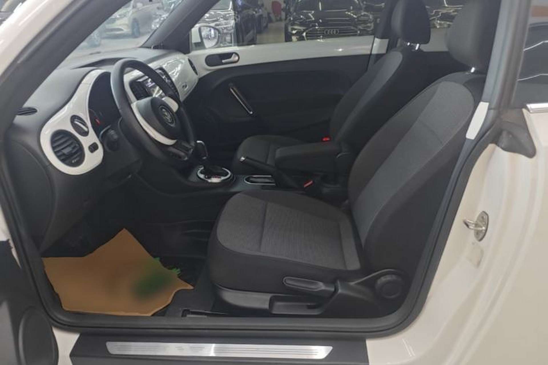 Used Volkswagen Beetle 2015 180TSI model Left Front Seat