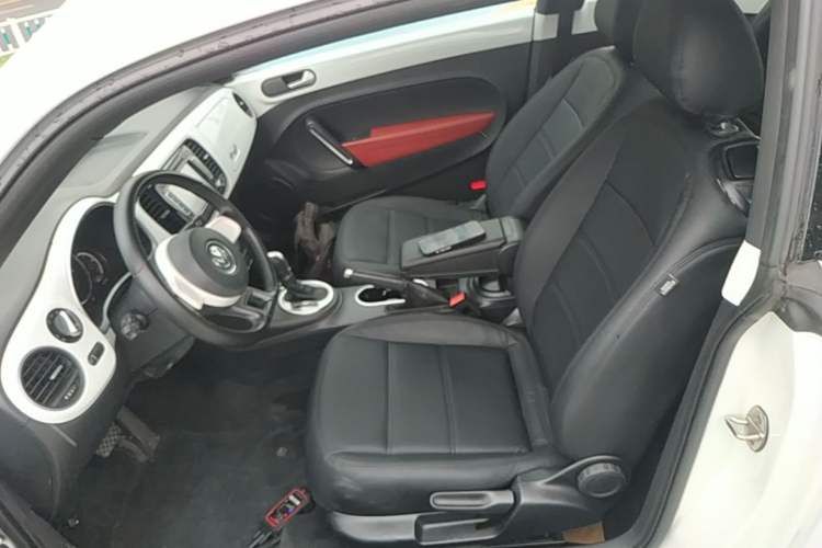 Used Volkswagen Beetle 2015 180TSI model Left Front Seat