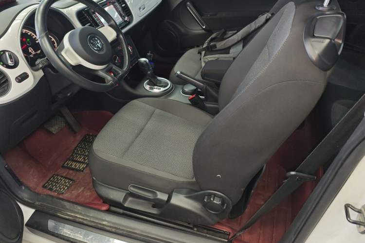 Used Volkswagen Beetle 2015 180TSI model Left Front Seat