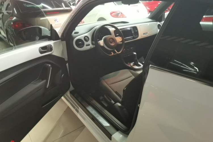 Used Volkswagen Beetle 2015 180TSI model Left Front Seat