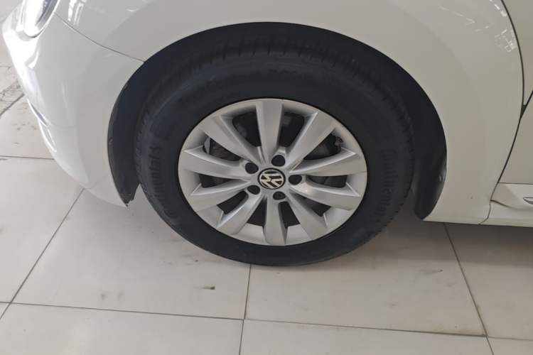Used Volkswagen Beetle 2015 180TSI model Left Front Wheel Hub