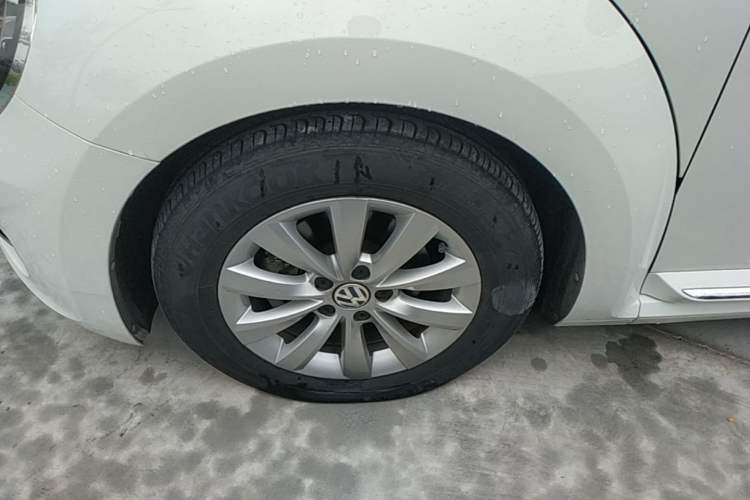 Used Volkswagen Beetle 2015 180TSI model Left Front Wheel Hub