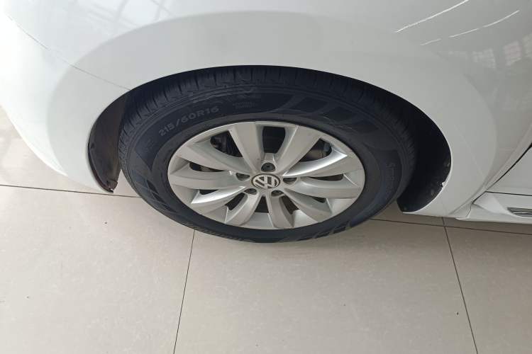 Used Volkswagen Beetle 2015 180TSI model Left Front Wheel Hub