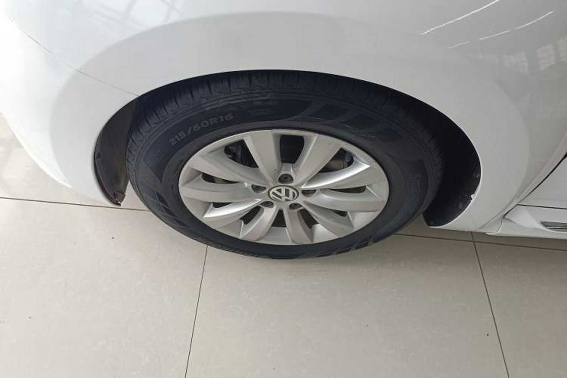 Used Volkswagen Beetle 2015 180TSI model Left Front Wheel Hub