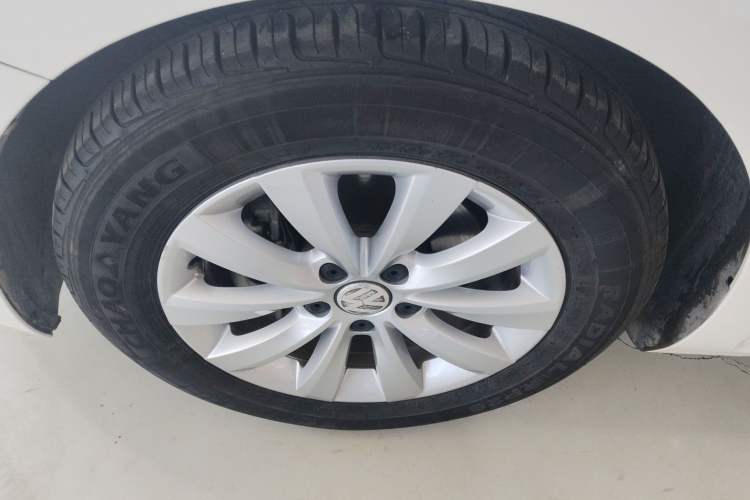 Used Volkswagen Beetle 2015 180TSI model Left Front Wheel Hub