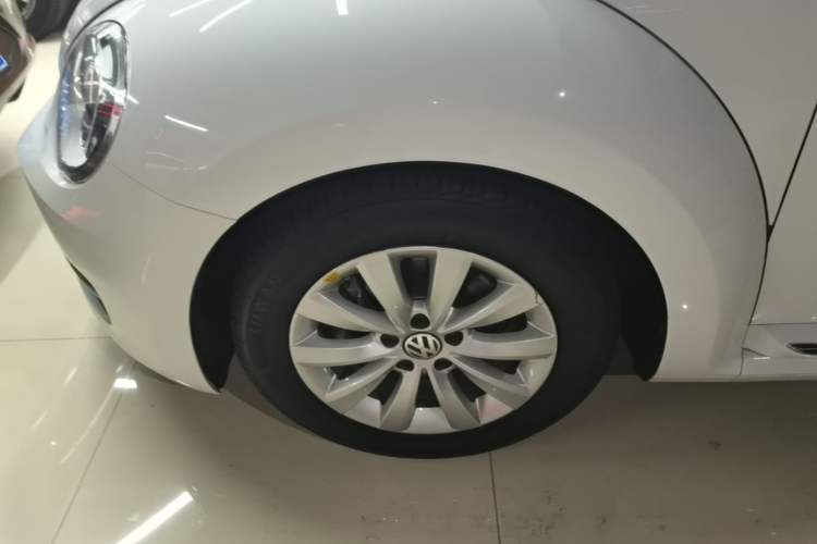 Used Volkswagen Beetle 2015 180TSI model Left Front Wheel Hub