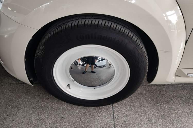 Used Volkswagen Beetle 2015 180TSI model Left Front Wheel Hub