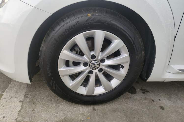 Used Volkswagen Beetle 2015 180TSI model Left Front Wheel Hub