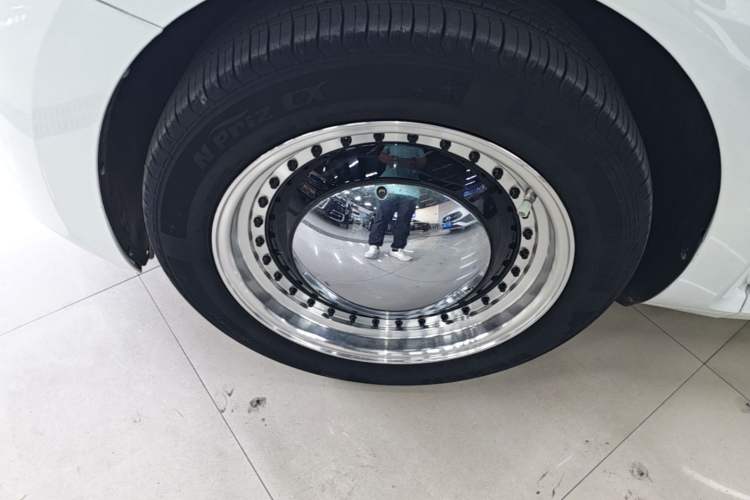 Used Volkswagen Beetle 2015 180TSI model Left Front Wheel Hub