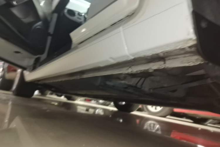 Used Volkswagen Beetle 2015 180TSI model Left Side Sill