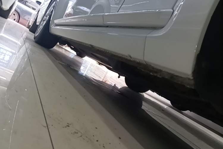 Used Volkswagen Beetle 2015 180TSI model Left Side Sill