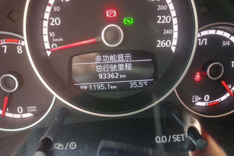Used Volkswagen Beetle 2015 280TSI Odometer Close Up