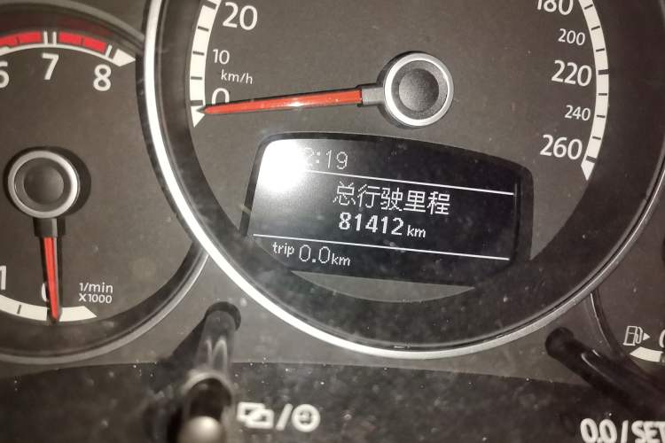 Used Volkswagen Beetle 2015 180TSI model Odometer Close Up