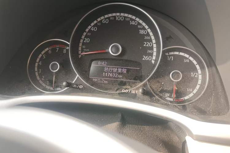Used Volkswagen Beetle 2015 180TSI model Odometer Close Up