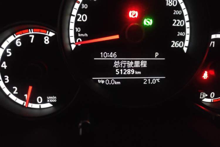 Used Volkswagen Beetle 2015 180TSI model Odometer Close Up