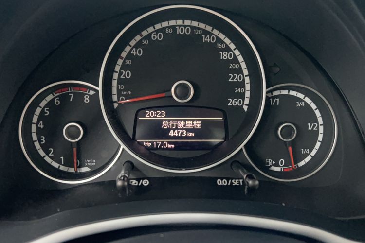 Used Volkswagen Beetle 2015 180TSI model Odometer Close Up