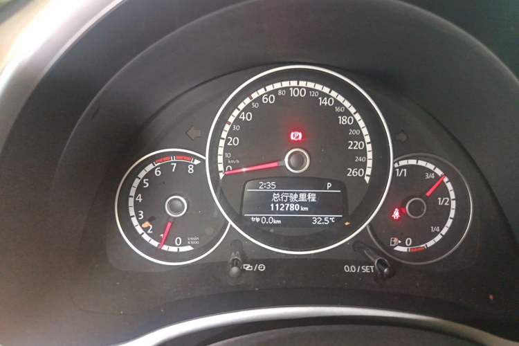 Used Volkswagen Beetle 2015 180TSI model Odometer Close Up