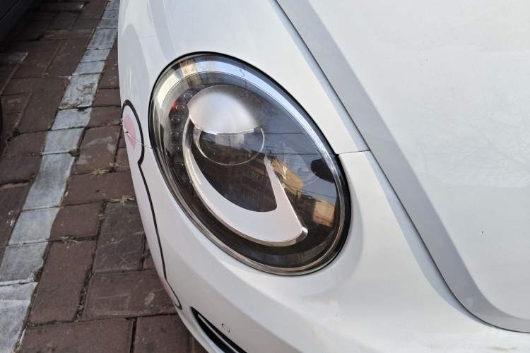 Used Volkswagen Beetle 2015 180TSI model Right Front Headlight