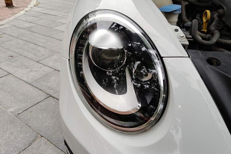 Used Volkswagen Beetle 2015 380TSI Right Front Headlight