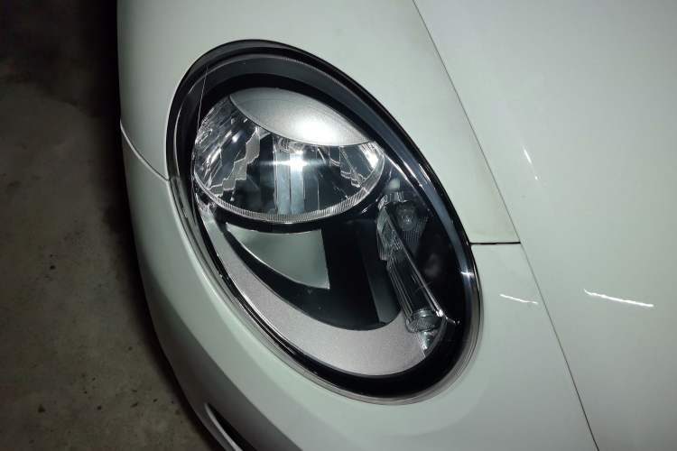 Used Volkswagen Beetle 2015 180TSI model Right Front Headlight