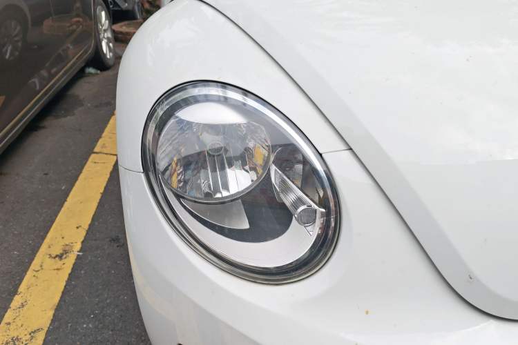 Used Volkswagen Beetle 2015 180TSI model Right Front Headlight