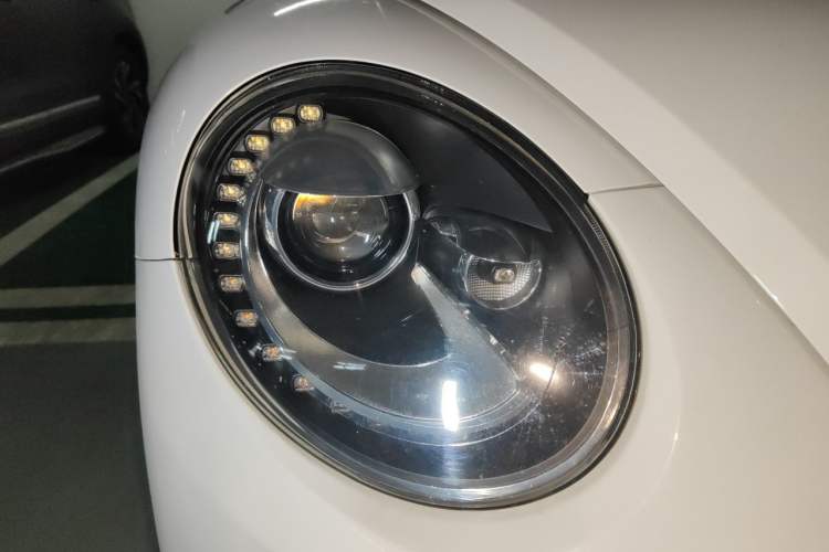 Used Volkswagen Beetle 2015 180TSI model Right Front Headlight