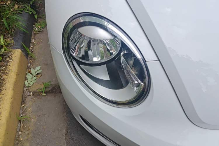 Used Volkswagen Beetle 2015 180TSI model Right Front Headlight