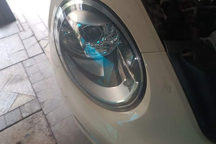 Used Volkswagen Beetle 2015 180TSI model Right Front Headlight