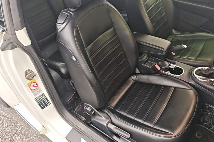Used Volkswagen Beetle 2015 180TSI model Right Front Seat