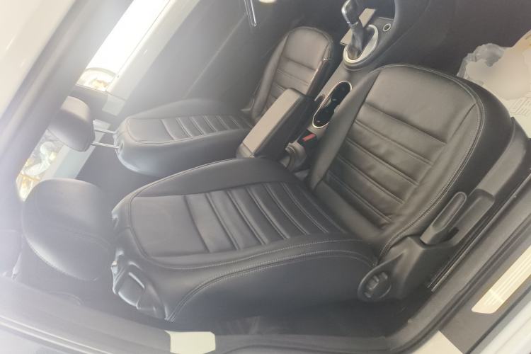 Used Volkswagen Beetle 2015 180TSI model Right Front Seat