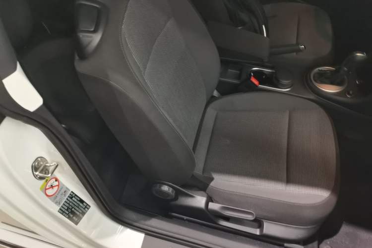 Used Volkswagen Beetle 2015 180TSI model Right Front Seat