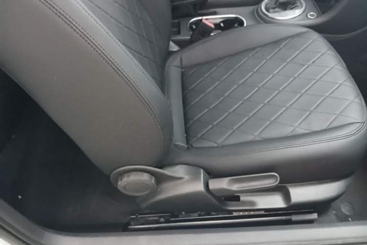 Used Volkswagen Beetle 2015 180TSI model Right Front Seat