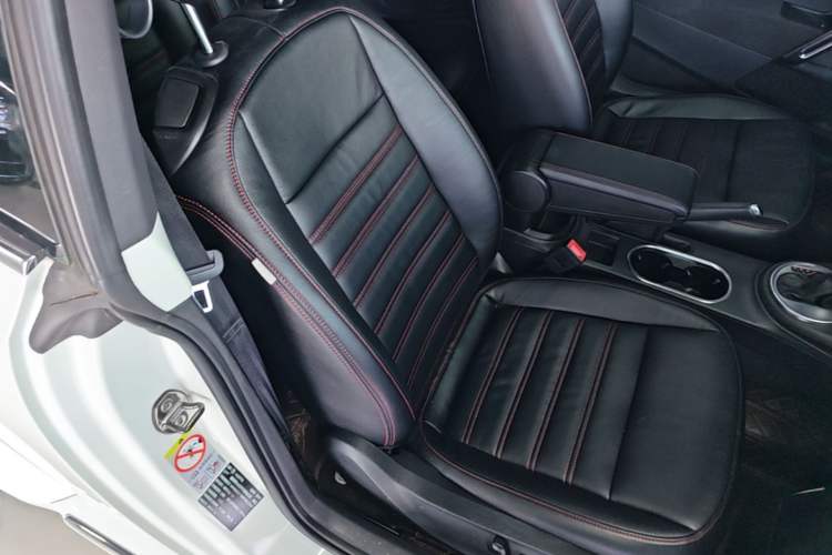 Used Volkswagen Beetle 2015 180TSI model Right Front Seat