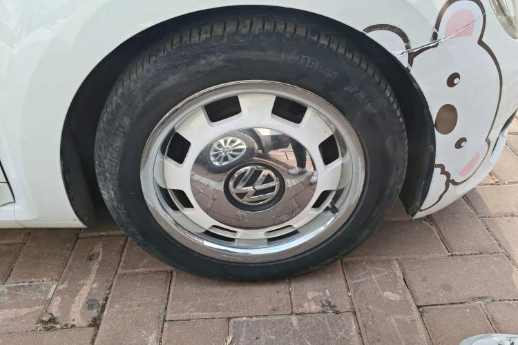 Used Volkswagen Beetle 2015 180TSI model Right Front Wheel Hub