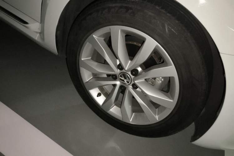 Used Volkswagen Beetle 2015 280TSI Right Front Wheel Hub