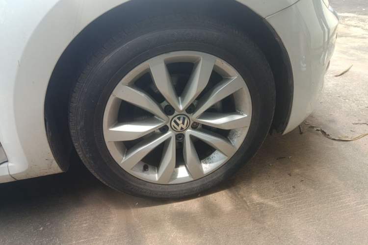 Used Volkswagen Beetle 2015 280TSI Right Front Wheel Hub