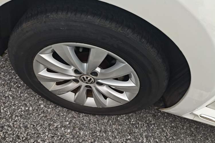 Used Volkswagen Beetle 2015 180TSI model Right Rear Wheel Hub