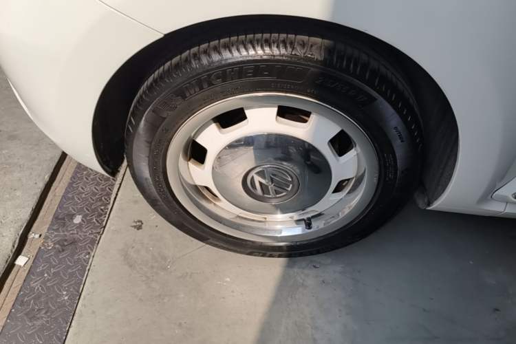 Used Volkswagen Beetle 2015 180TSI model Right Rear Wheel Hub