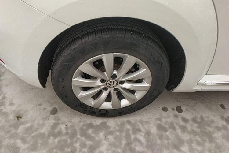 Used Volkswagen Beetle 2015 180TSI model Right Rear Wheel Hub