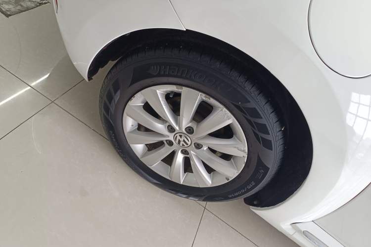 Used Volkswagen Beetle 2015 180TSI model Right Rear Wheel Hub