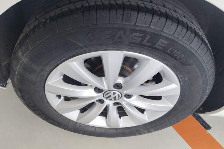 Used Volkswagen Beetle 2015 180TSI model Right Rear Wheel Hub