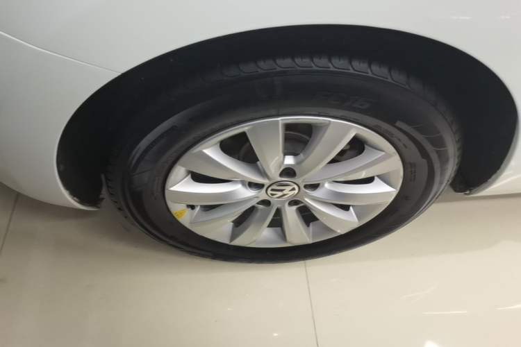 Used Volkswagen Beetle 2015 180TSI model Right Rear Wheel Hub