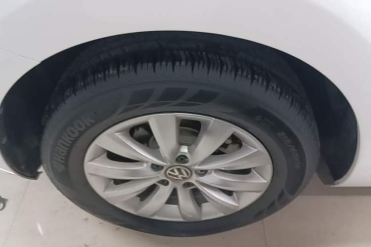 Used Volkswagen Beetle 2015 180TSI model Right Rear Wheel Hub