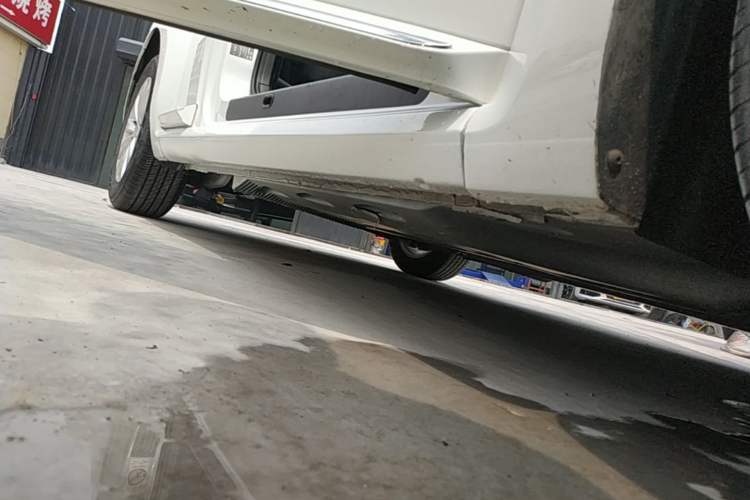 Used Volkswagen Beetle 2015 180TSI model Right Side Sill
